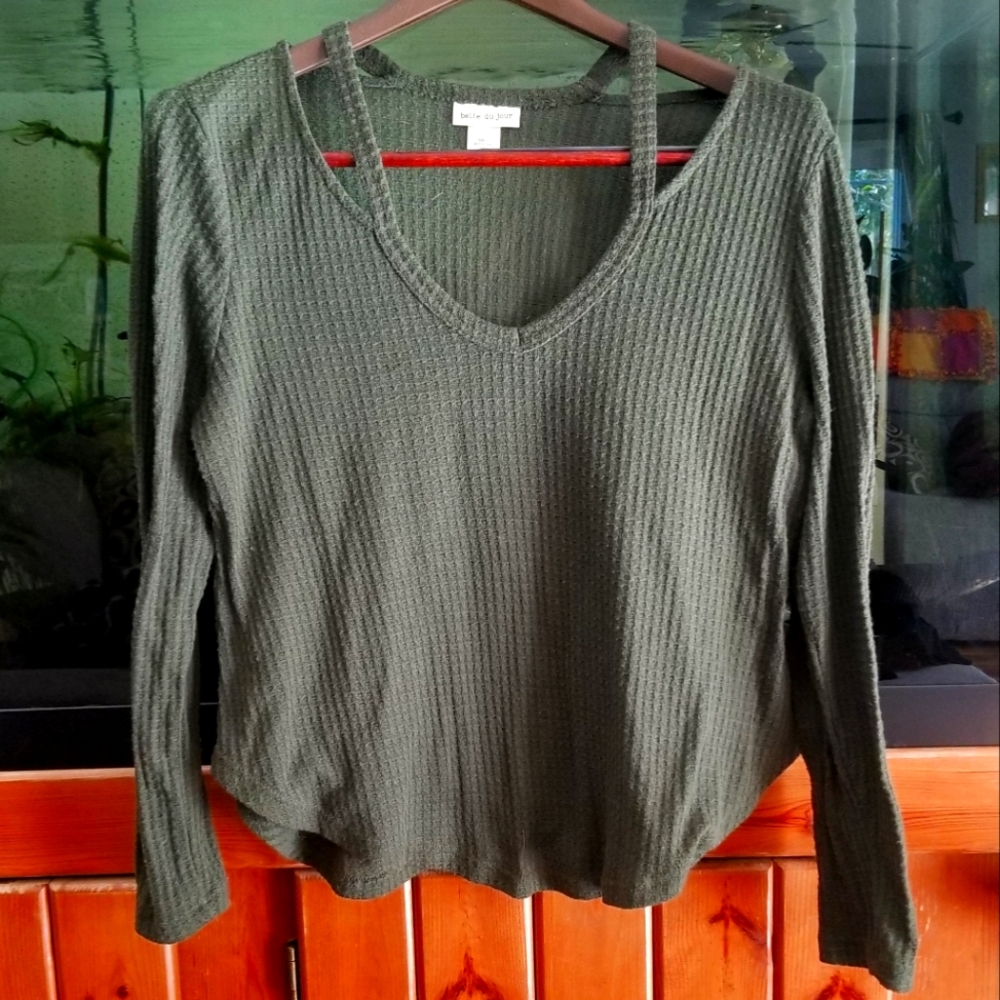 💜 B2G1 EUC Juniors Green Vneck lightweight sweater top shirt waffle pattern